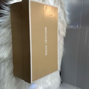 Michael Kors size 10 gold flats